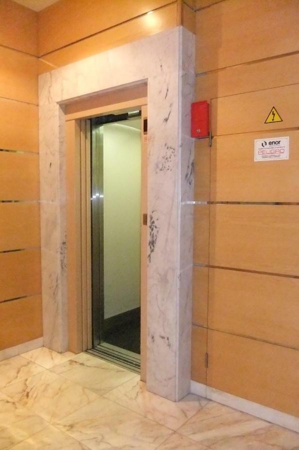 Апартаменты Apartamento En Pleno Centro Ла-Корунья Экстерьер фото